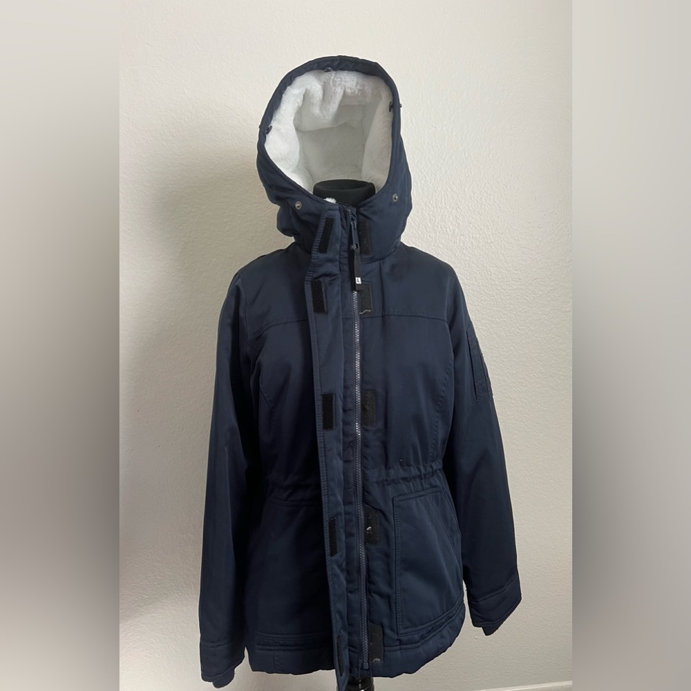 Hollister by Abercrombie Women
All Weather Thermore Anorak Jacket
Navy size M